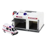 ambulans przy bazie ratunkowej na tle parkingu