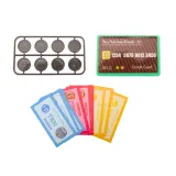 koszyk z produktami, monety i banknoty z zestawu kasy fiskalnej