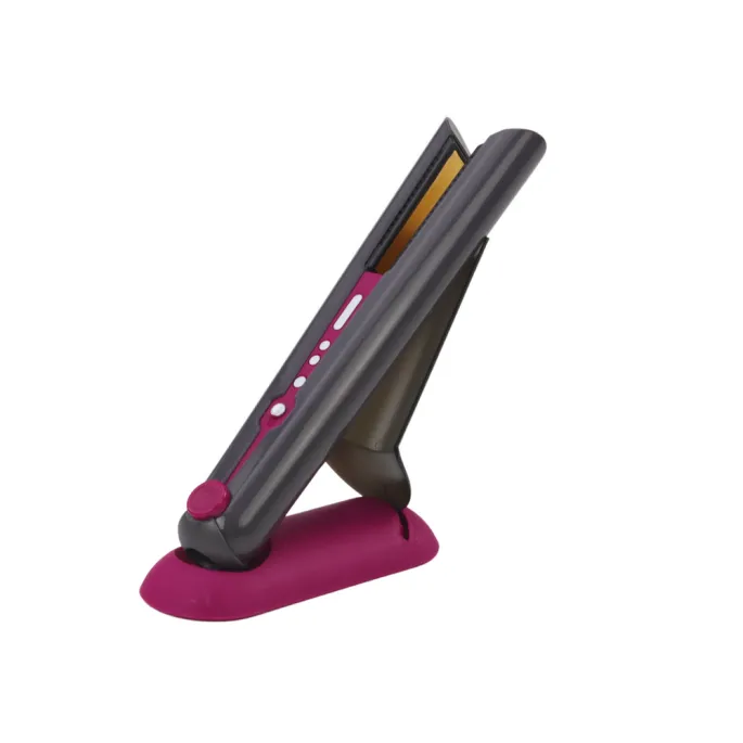 komplet akcesoriów fryzjerskich: suszarka, szczotka, grzebień oraz końcówki