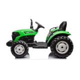 zbliżenie na przednią część traktora zabawki