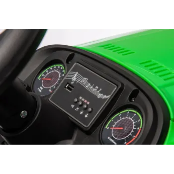 koła traktora na akumulator hc-306 z bliska