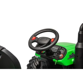 traktor hc-306 zielony ujęcie od tyłu