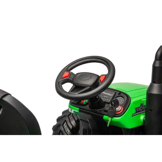 traktor hc-306 zielony ujęcie od tyłu