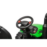 traktor hc-306 zielony ujęcie od tyłu