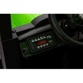 traktor na akumulator a011 24v prezentowany w ustawieniu frontowym