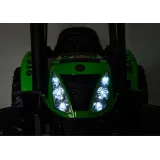 dziecięcy traktor elektryczny a011 w wersji zielonej podczas jazdy