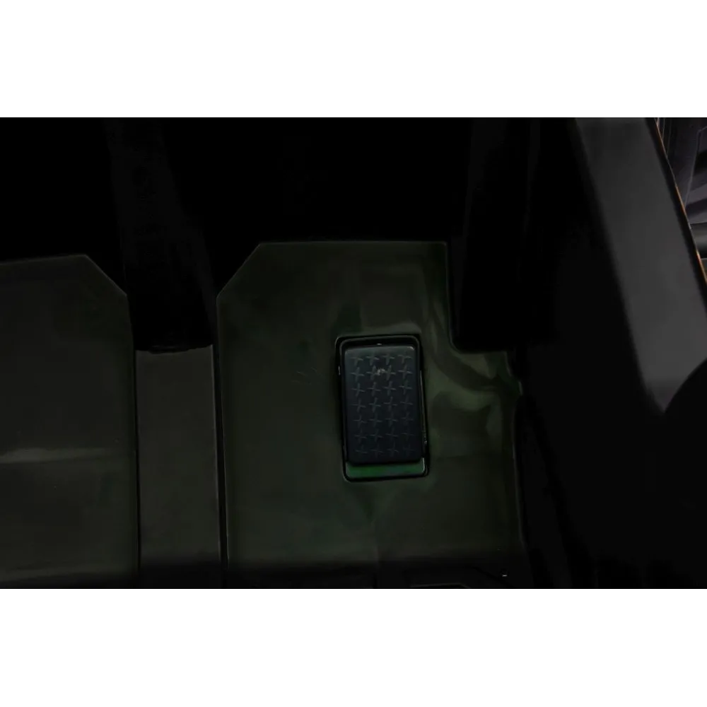 zbliżenie na detale plastikowej zabawki traktor a011 24v