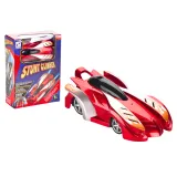 czerwone autko zdalnie sterowane jadące po ścianie