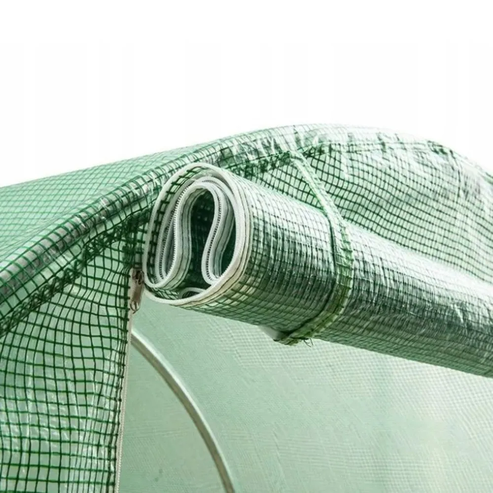 Detal wytrzymałej folii PE z filtrem UV4 na szklarni ogrodowej