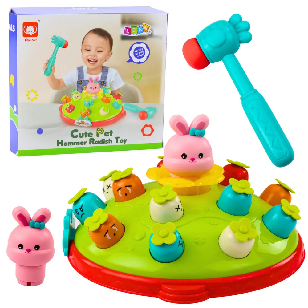 Gra zręcznościowa z młotkiem i różowym królikiem na zielonej platformie