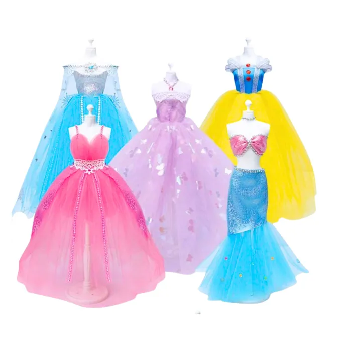 kolorowe materiały tekstylne do szycia lalek z kompletu