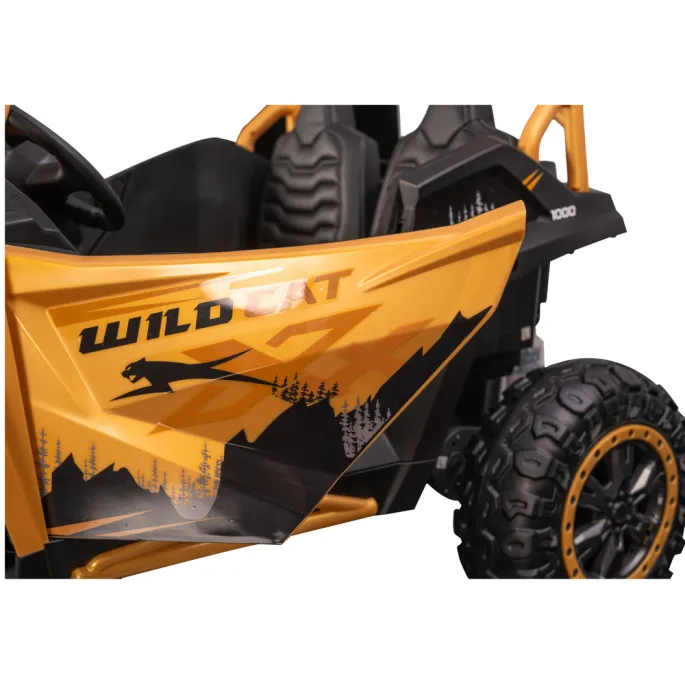 złoty pojazd arctic cat wildcat xx od strony kierowcy