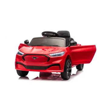 Widok boczny na auto na akumulator Ford Mustang Mach-E