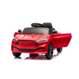 Widok boczny na auto na akumulator Ford Mustang Mach-E