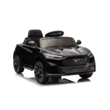 Czarny Ford Mustang Mach-E na akumulator widziany z przodu