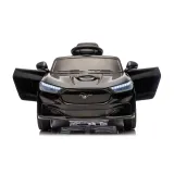 Wnętrze Forda Mustanga Mach-E dla dzieci z widoczną kierownicą