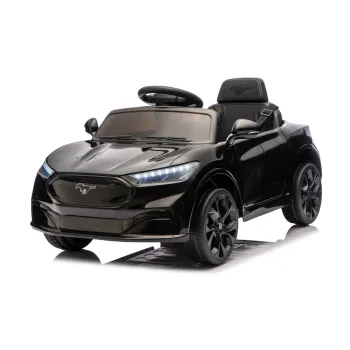 Zbliżenie na koła elektrycznego auta dla dzieci Ford Mustang