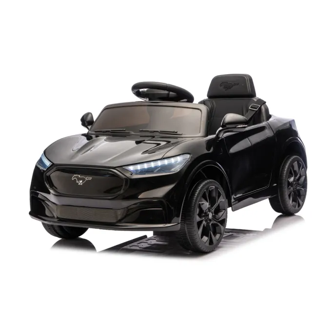 Zbliżenie na koła elektrycznego auta dla dzieci Ford Mustang