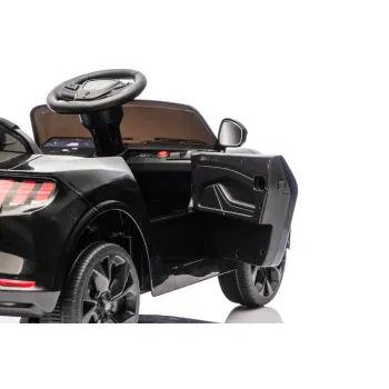 Widok tylnej części samochodu elektrycznego Ford Mustang Mach-E