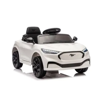 Auto na akumulator Ford Mustang Mach-E biały prezentowane z boku