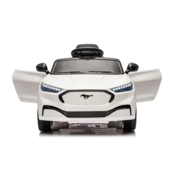 Widok tyłu samochodu elektrycznego Ford Mustang Mach-E dla dzieci