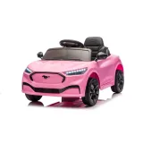 różowy samochód elektryczny dla dzieci na tle białej ściany