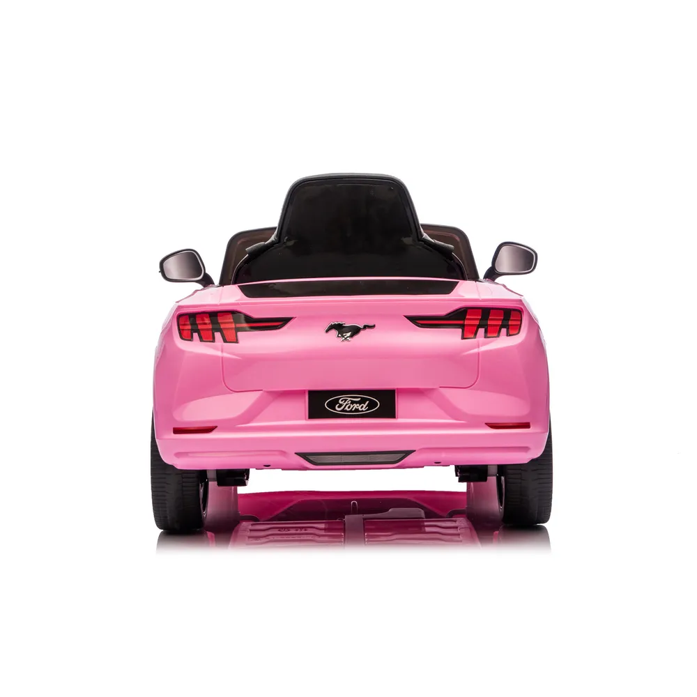 widok przodu samochodu dziecięcego z charakterystycznym grillem