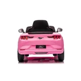 widok przodu samochodu dziecięcego z charakterystycznym grillem