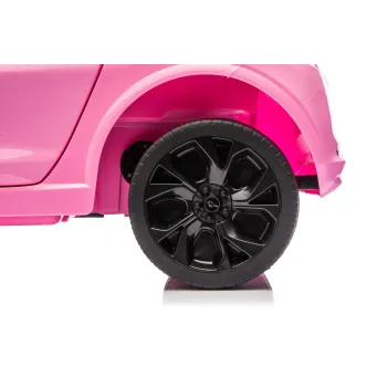 realistyczny różowy ford mustang mach-e – detal panelu bocznego