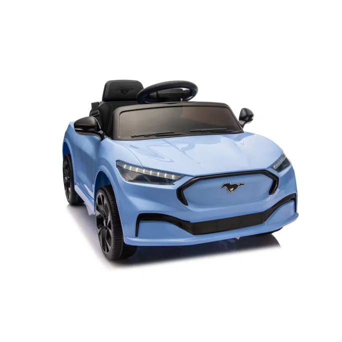 zbliżenie na charakterystyczny grill mustang mach-e niebieski auto na akumulator