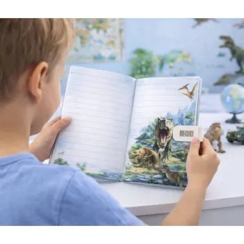 pamiętnik dziecięcy z motywami dinozaurów leżący na biurku