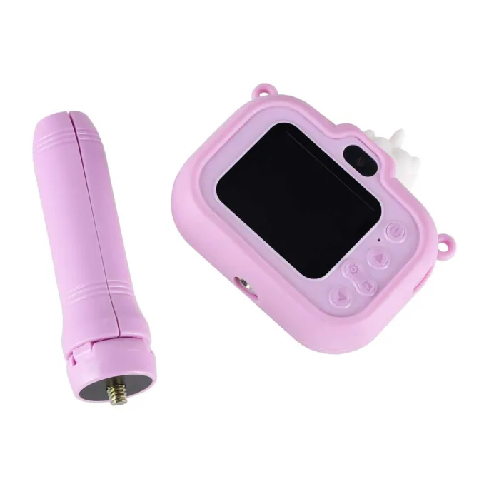 boczne ujęcie dziecięcego aparatu z bajkowym motywem