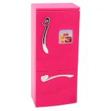 Akcesoria kuchenne i naczynia z zestawu dla lalek na białym tle