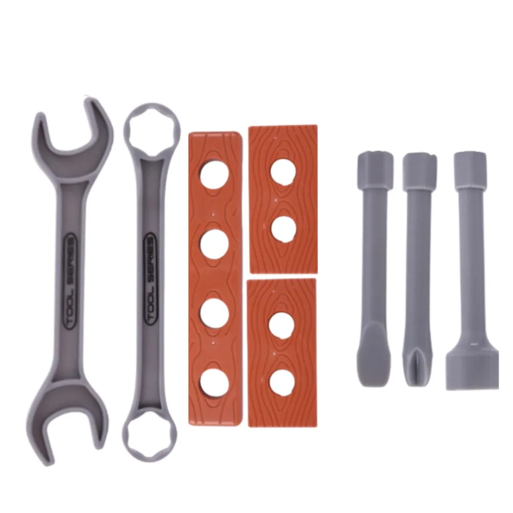 Akcesoria i narzędzia do zabawy manualnej obok warsztatu dla dzieci