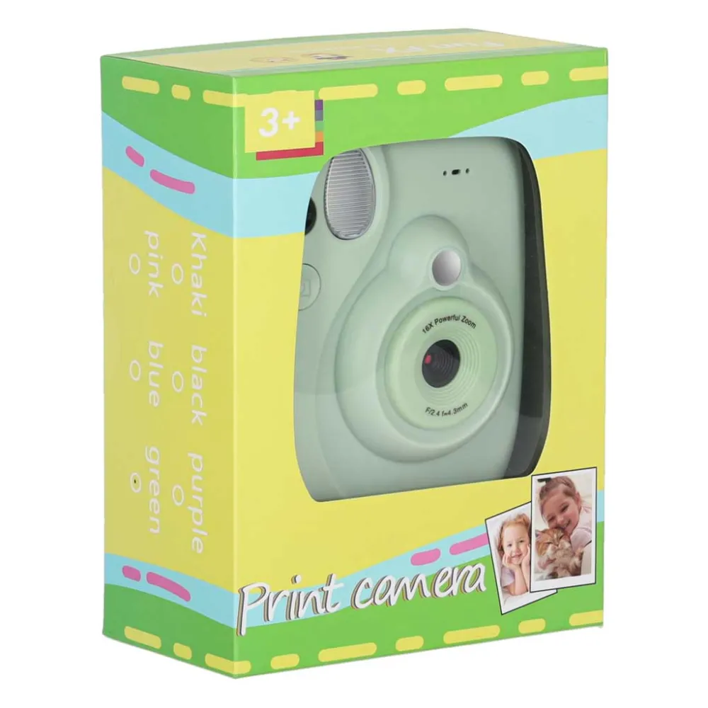 aparat podczas drukowania zdjęcia na zielonym tle