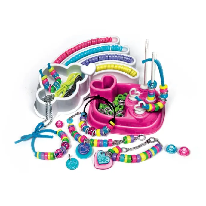 Zbliżenie na kolorowe pierścienie zestawu biżuterii Clementoni