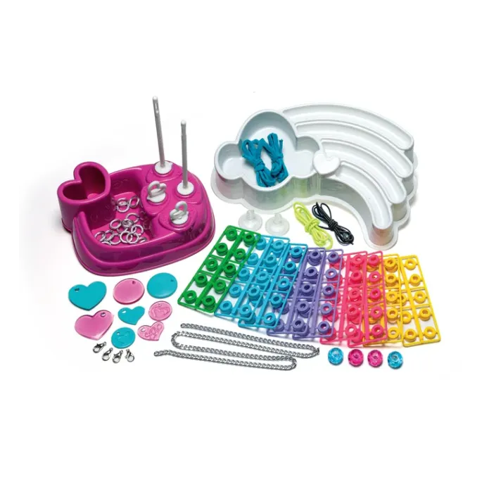 Różnorodne elementy z metalicznym wykończeniem z zestawu