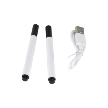 fiszki oraz robot edukacyjny widoczne z góry