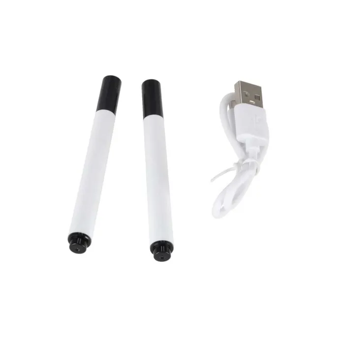 fiszki oraz robot edukacyjny widoczne z góry