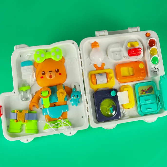 wygodna rączka do przenoszenia tablicy montessori walizka miś