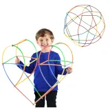 Kuferkowe opakowanie z kompletem 1000 elementów do budowy przestrzennych form