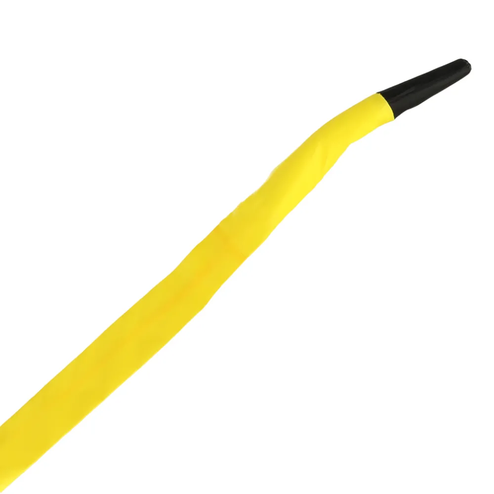 akcesoria do kostiumu strażaka: gaśnica, wąż, krótkofalówka, siekiera