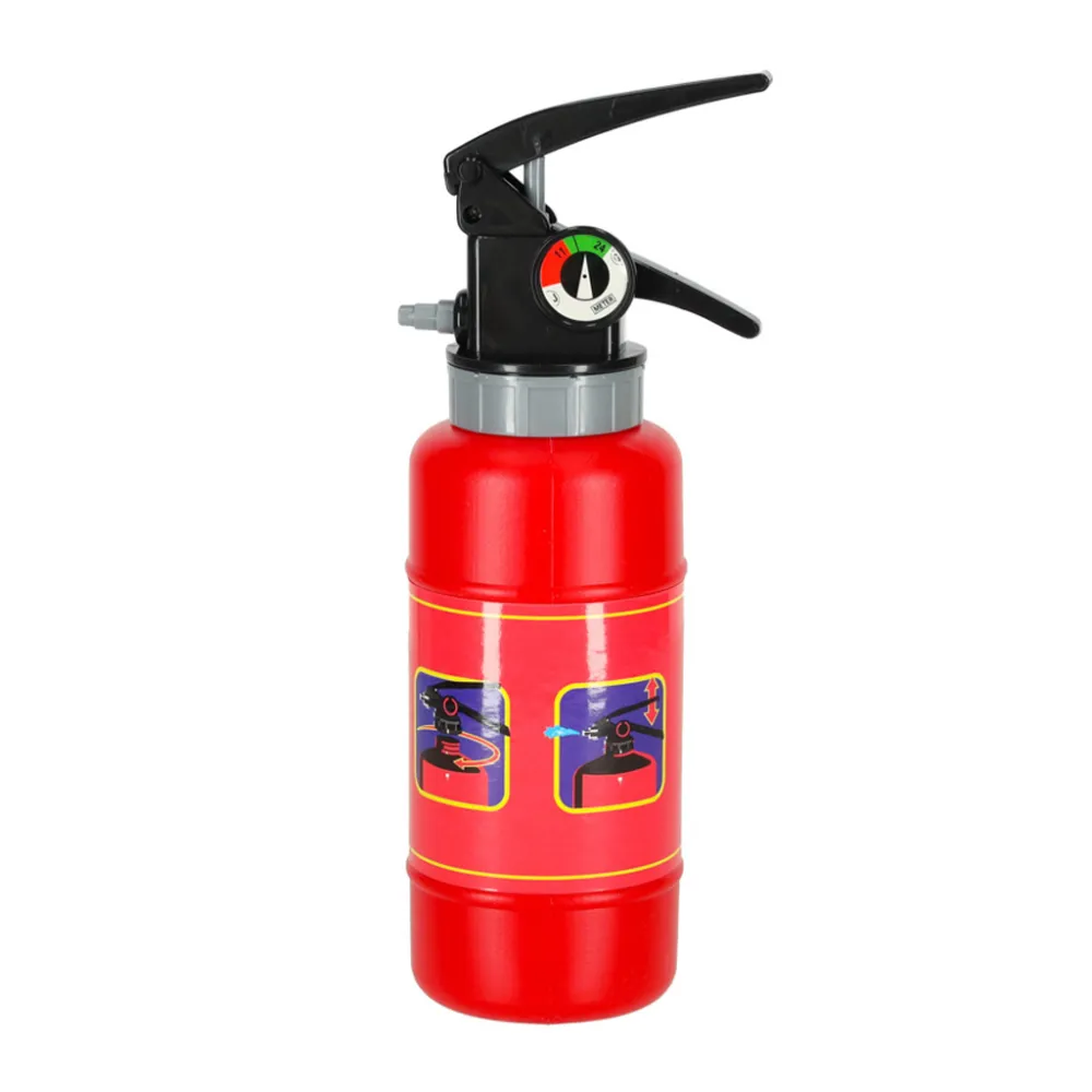 zbliżenie na realistycznie wykonane akcesoria strażackie