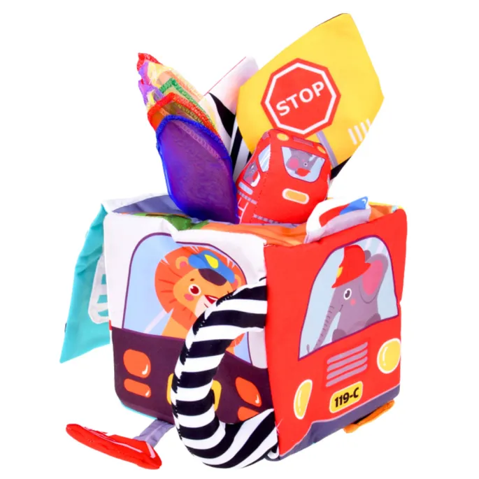 Widok kostki sensorycznej z motywami znaków drogowych