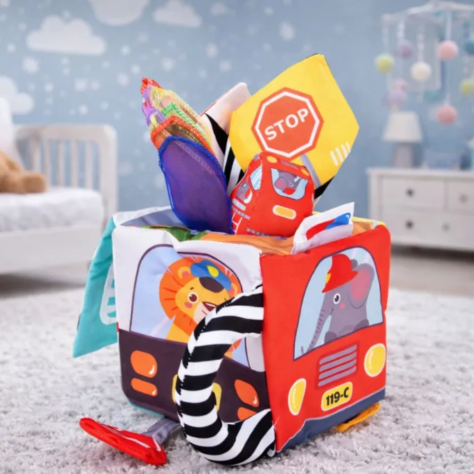 Miękkie samochodziki dołączone do kostki sensorycznej