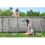 dozownik chemconnect zamontowany w kącie basenu