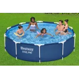 Demontaż i składanie basenu stelażowego w ogrodzie