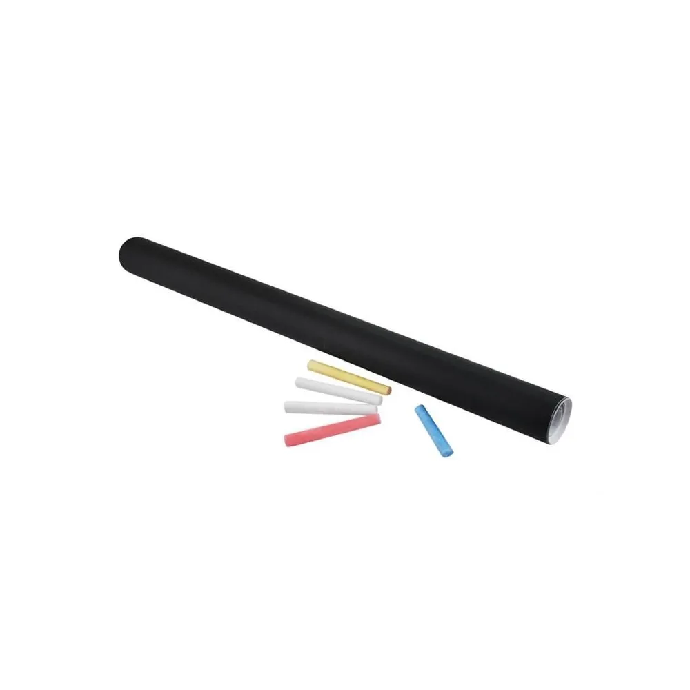 Zbliżenie na strukturę czarnej tablicy kredowej o wymiarach 45x200 cm