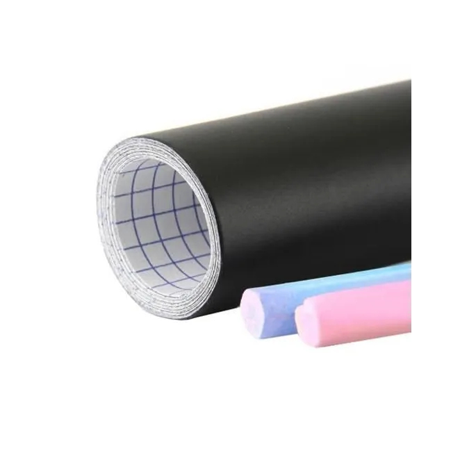 Tablica kredowa samoprzylepna pokazana przed pocięciem na wymiar