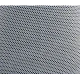 Delikatna siateczka moskitiery na tle spacerówki